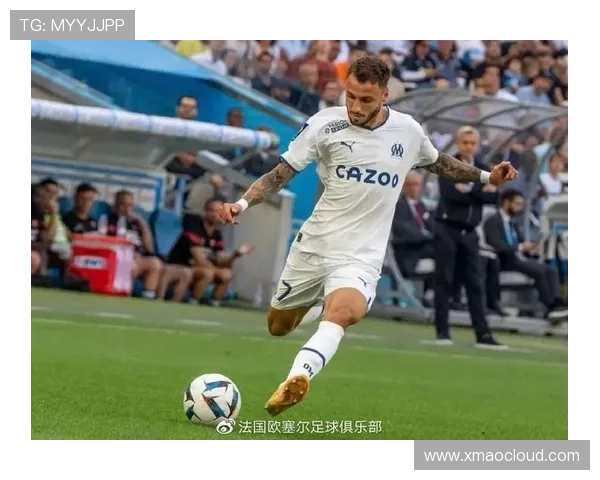 40岁传奇门将曼丹达重返马赛主场获赠纪念球衣全场起立致敬